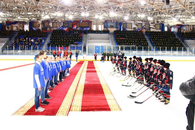 Торжественная церемония принятия юных хоккеистов и Ансамбля Дома офицеров ЗВО Орденанс. Начало